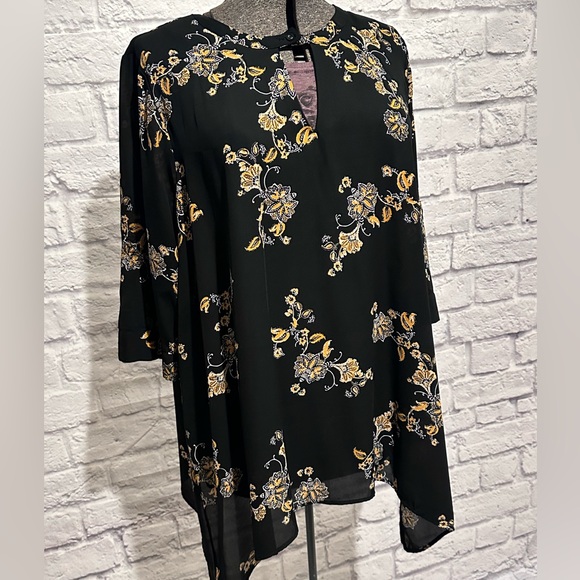 Torrid black and yellow floral tunic with 3/4 sleeves - Picture 1 of 6
